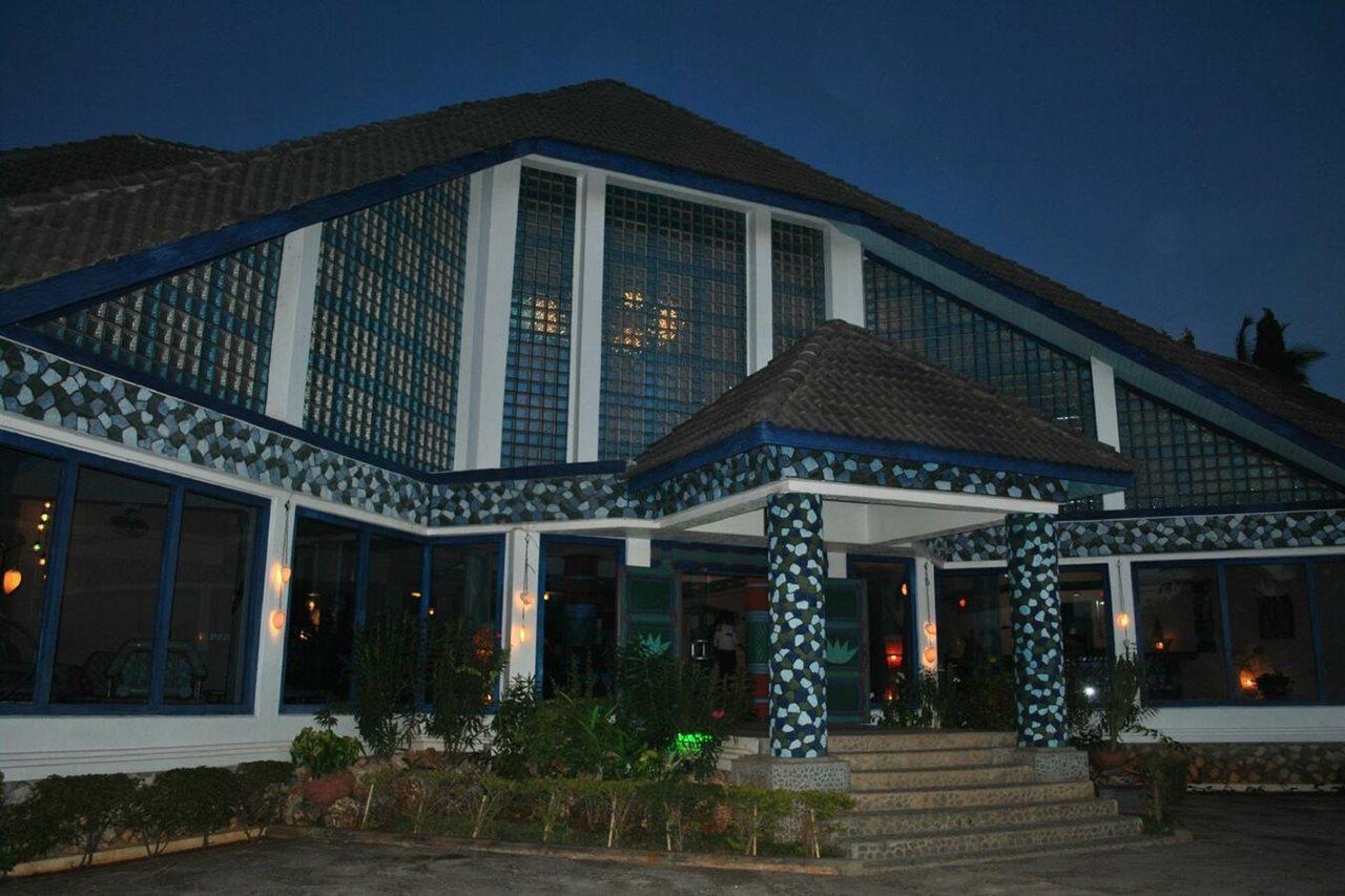 Beachcomber Hotel And Resort Daressalam Exterior foto