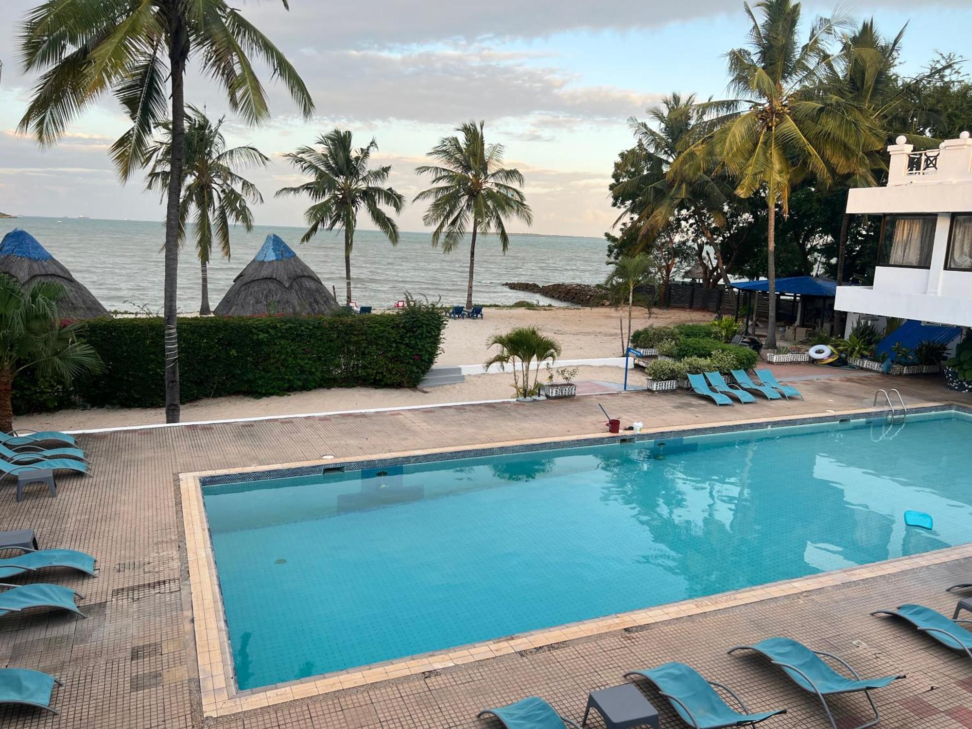 Beachcomber Hotel And Resort Daressalam Exterior foto