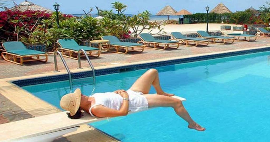 Beachcomber Hotel And Resort Daressalam Exterior foto