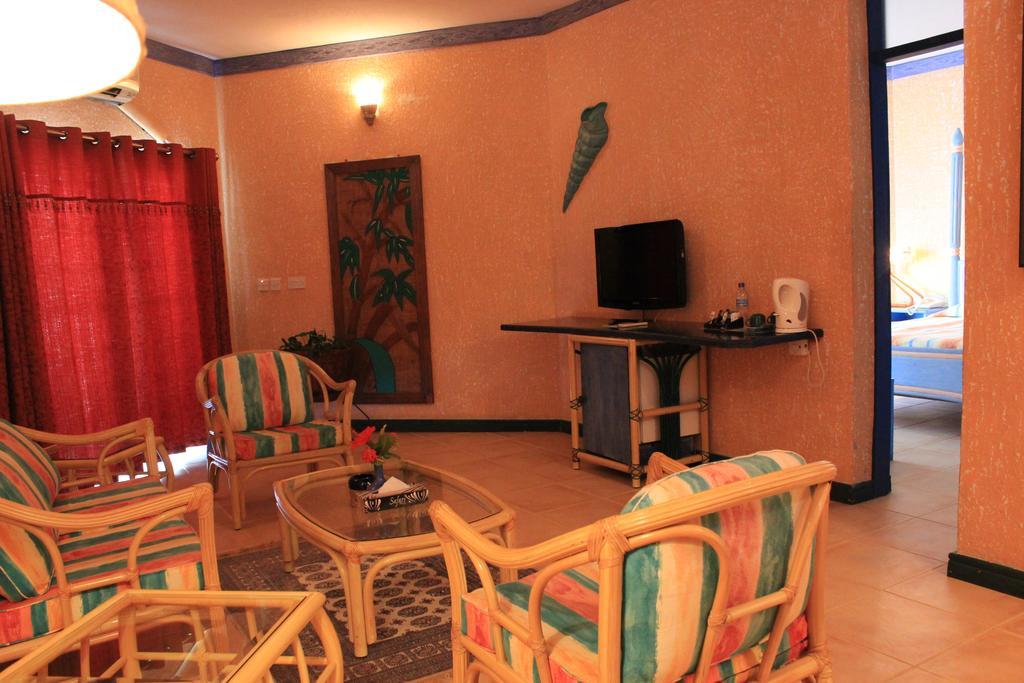 Beachcomber Hotel And Resort Daressalam Exterior foto