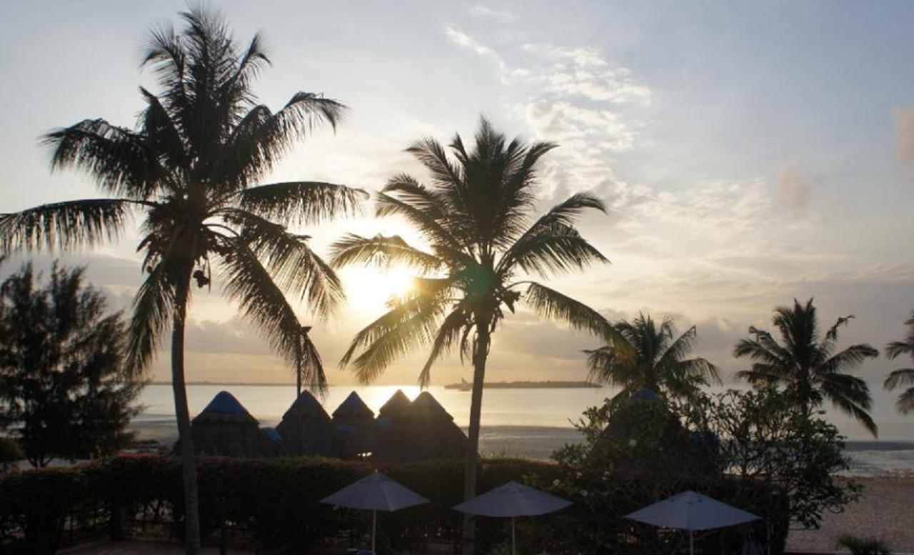 Beachcomber Hotel And Resort Daressalam Exterior foto